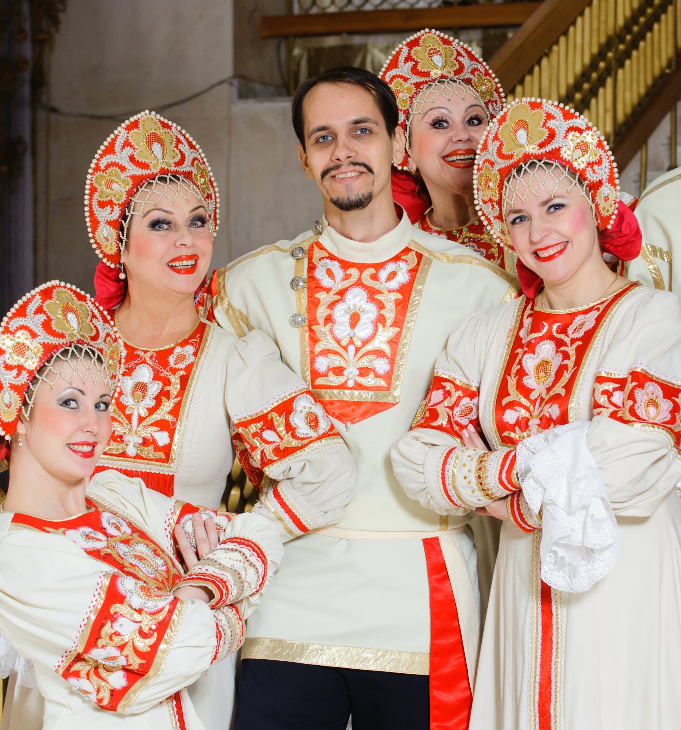Прусские люди в народных костюмах